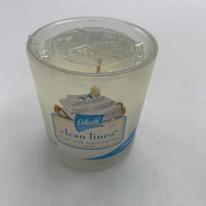 (1) Glade CLEAN LINEN GLASS JAR CANDLES 4 Oz. Each Candle From Year 2005